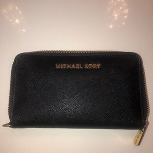 Michael Kors jet set travel leather wallet